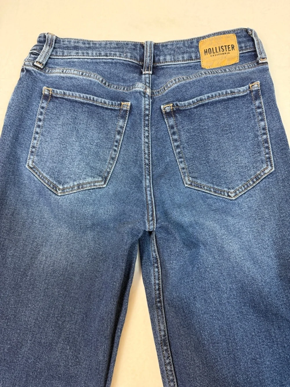 Hollister Curvy High Rise 90’s Vintage Straight Leg Jeans in Classic Blue Wash 5